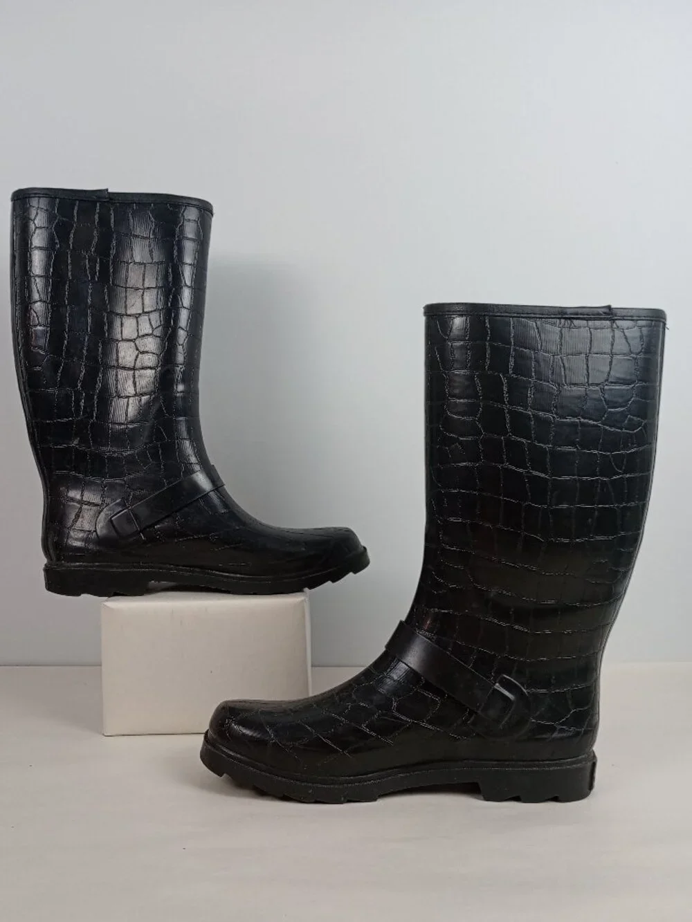 Dirty‎ Laundry Womens 8M Black Faux Alligator Skin Red Liner Rubber Boots